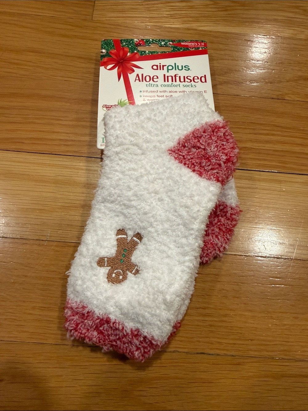 NWT Airplus aloe infused ultra comfort Christmas women’s socks 5-11 .